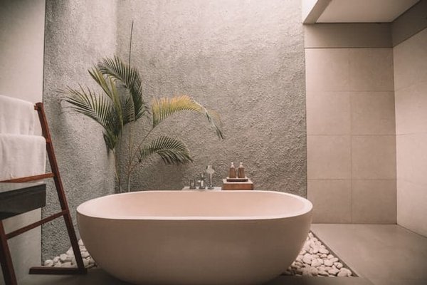 Quel style de meubles pour une salle de bain au design industriel ?